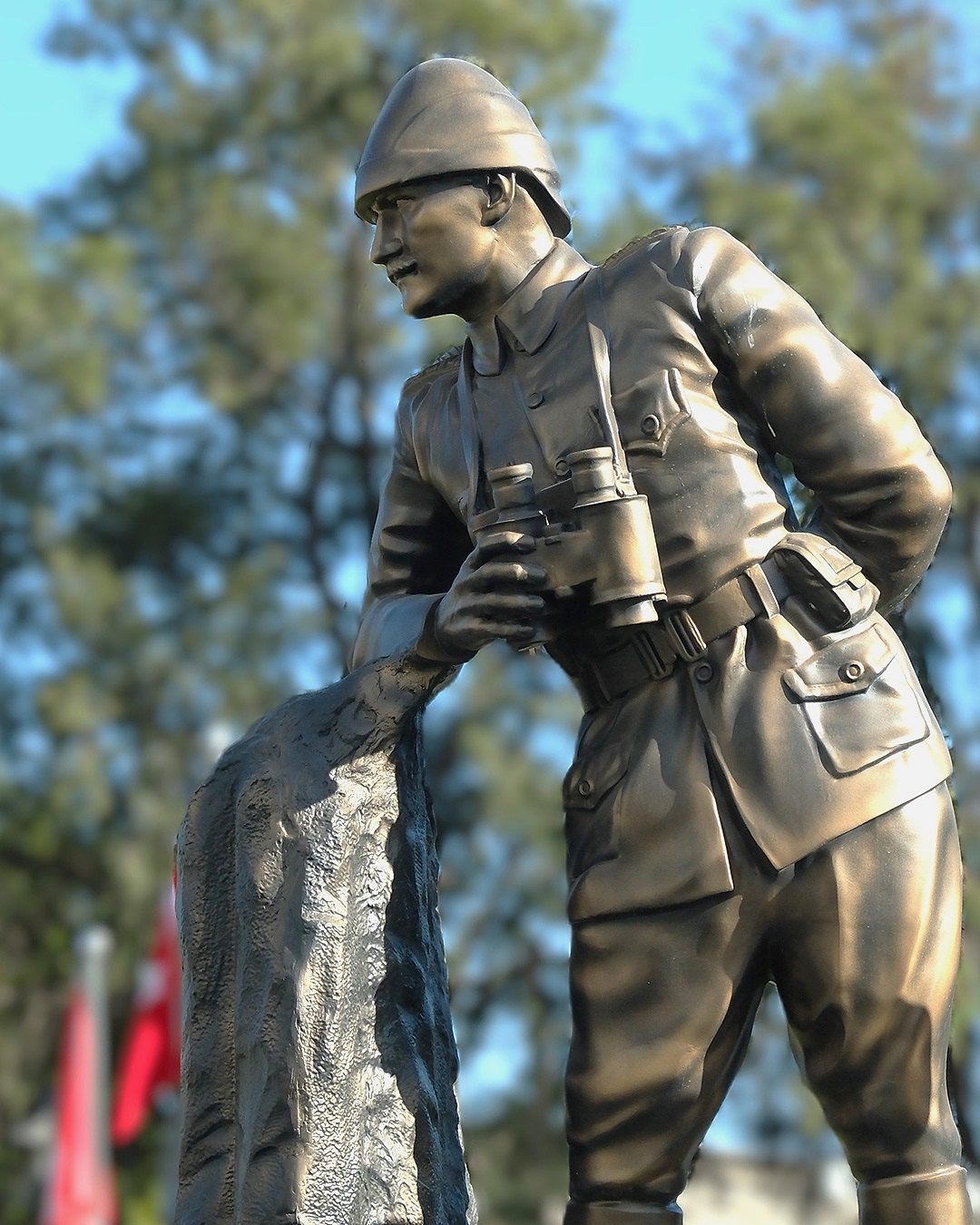 Askeri_KıyafAsker Kıyafetli Atatürk Heykelietli_Ataturk_Heykeli_250cm_02 Asker Kıyafetli Atatürk Heykeli