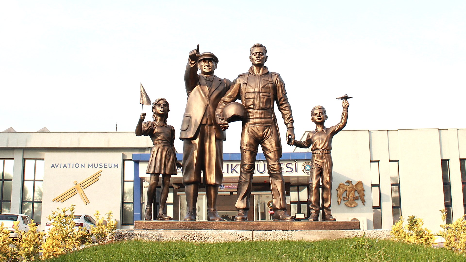 Atatürk ve Havacılık Konulu Anıt Heykel