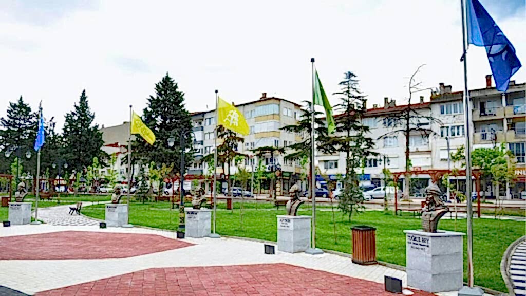 Türk Büyükleri Büstleri - Çorum Belediyesi