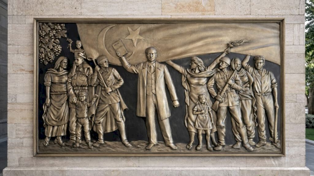 Milli Mücadele ve Eğitim Temalı Atatürk Anıt Rölyefi