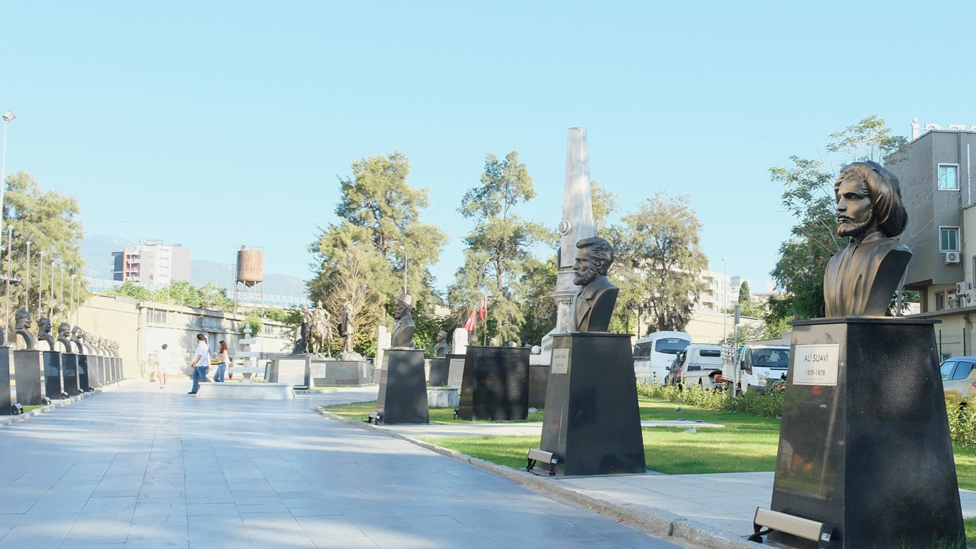İttihat ve Terakki Dönemi Yazarların Büstleri