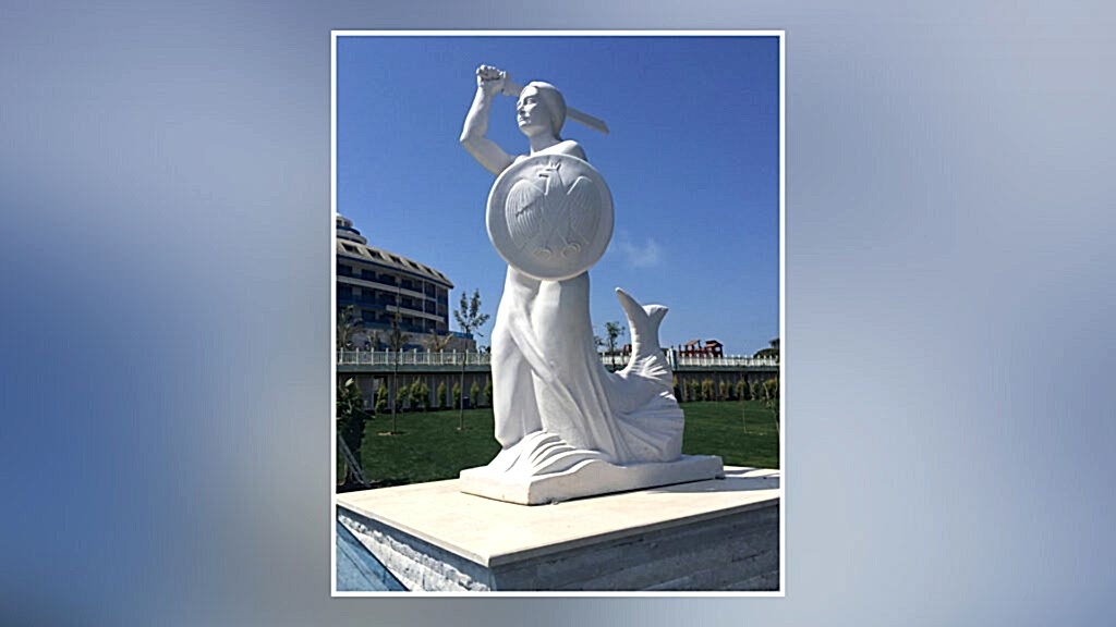 Savaşçı Deniz Kızı Heykeli