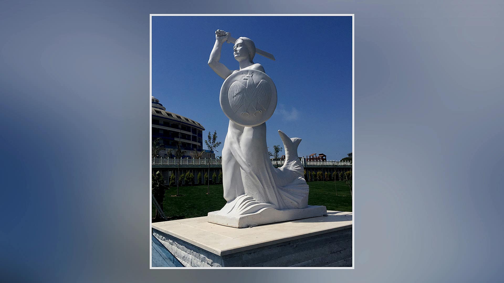 Savaşçı Deniz Kızı Heykeli