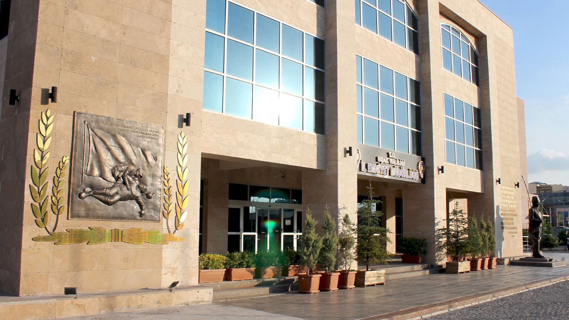 Polis Temalı Anıt Rölyef